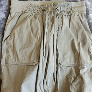 VGUC- lululemon dance studio jogger- size 6